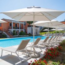 Jógové prázdniny s Nikol Tenevovou na Sardinii